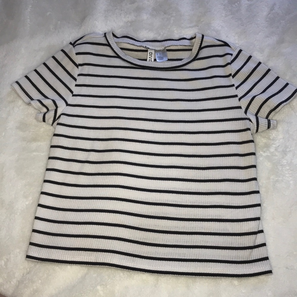 Crop top with black stripes